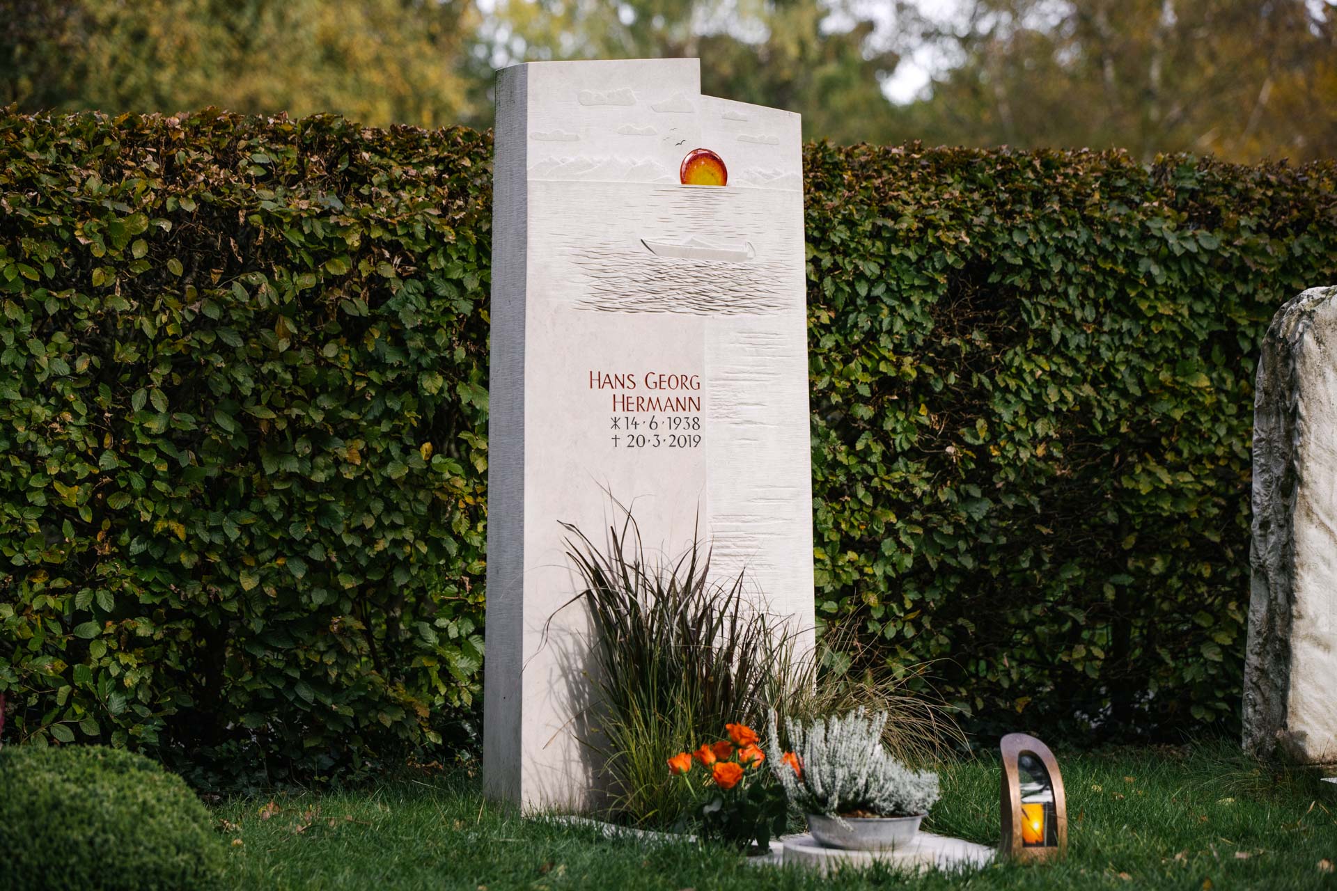 H 180 Kalkstein-Stele mit Bodensee-Panorama und Glas-Sonnenuntergang – Bild 5