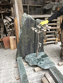 F | Felsengrabstein | Steinmetzwerkstatt Schlienz Kempten Allgäu