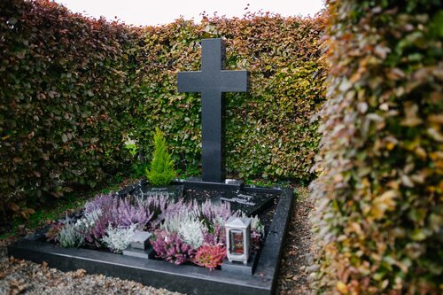 G 309 | Polierter Grabkreuz | Steinmetzwerkstatt Schlienz Kempten Allgäu