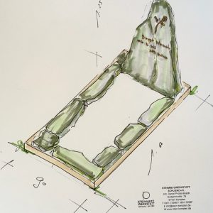 Naturbelassener Felsen-Grabstein mit riesigem ornamentalem Metallkreuz und Bruchstein-Einfassung von STOI