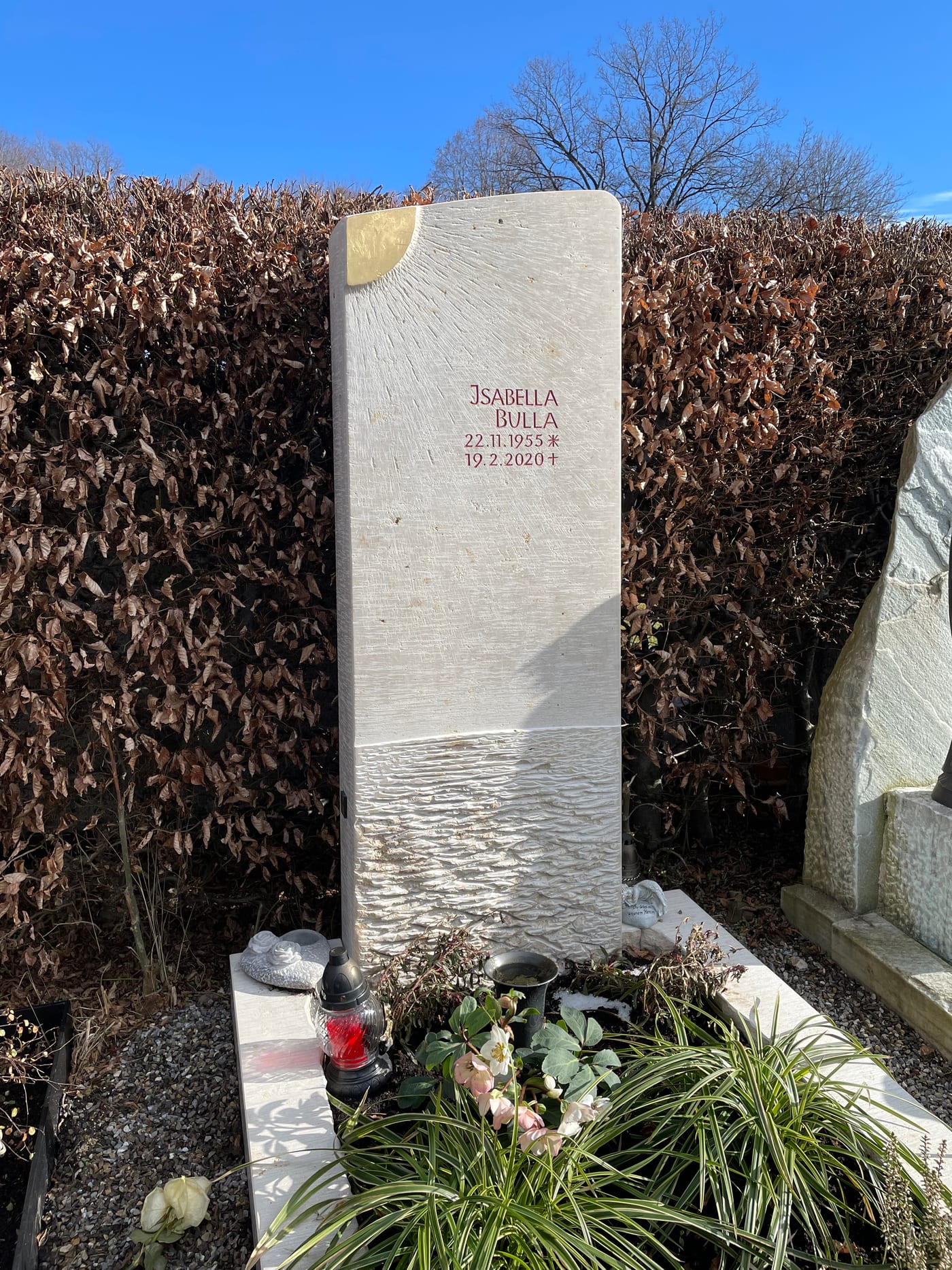 Grabstein mit handgemaltem Sonnen- und Wassermotiv – Ansicht 3