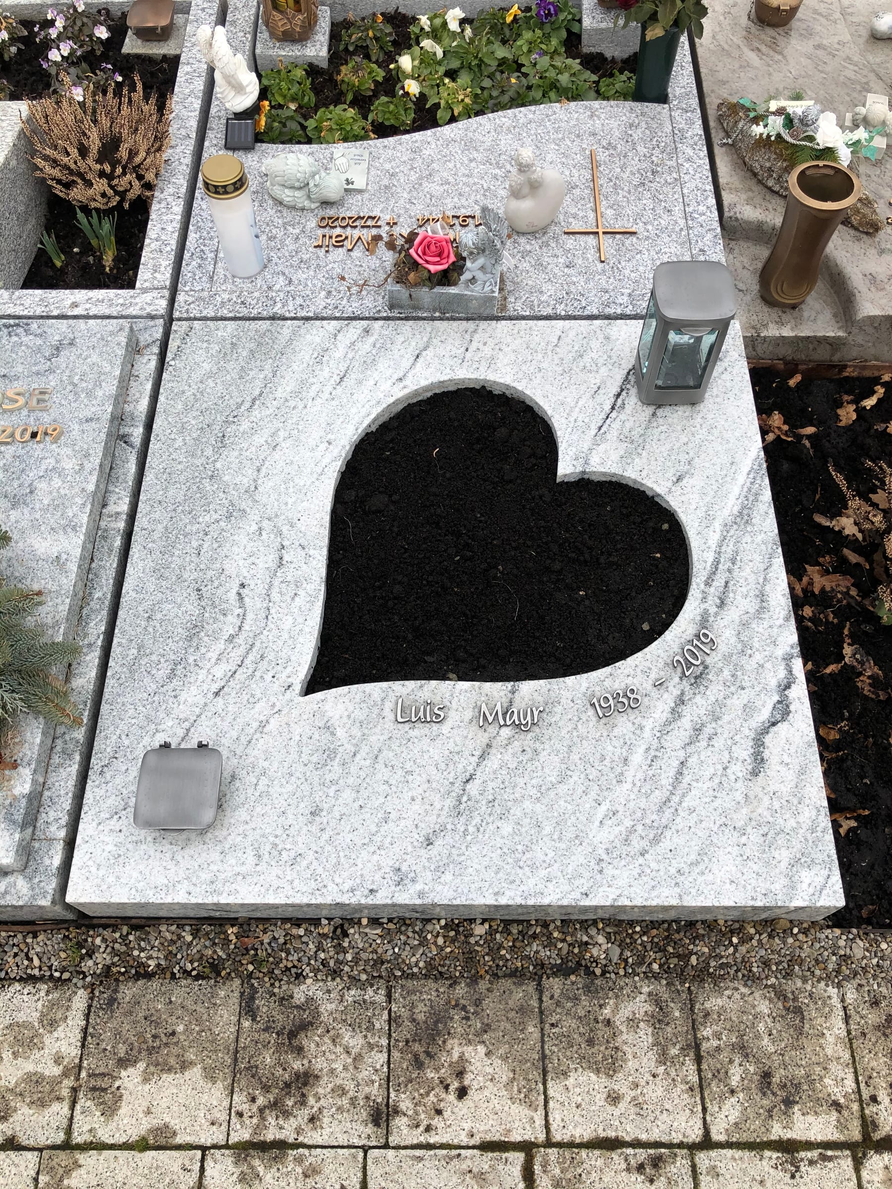 Urnengrabstein klassisch U 376 — STOI Steinmetzwerkstatt Kempten