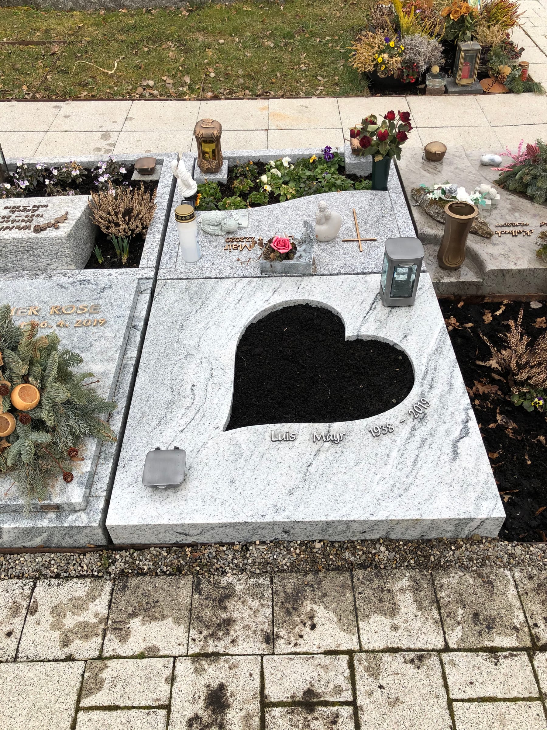 Urnengrabstein klassisch U 376 — STOI Steinmetzwerkstatt Kempten