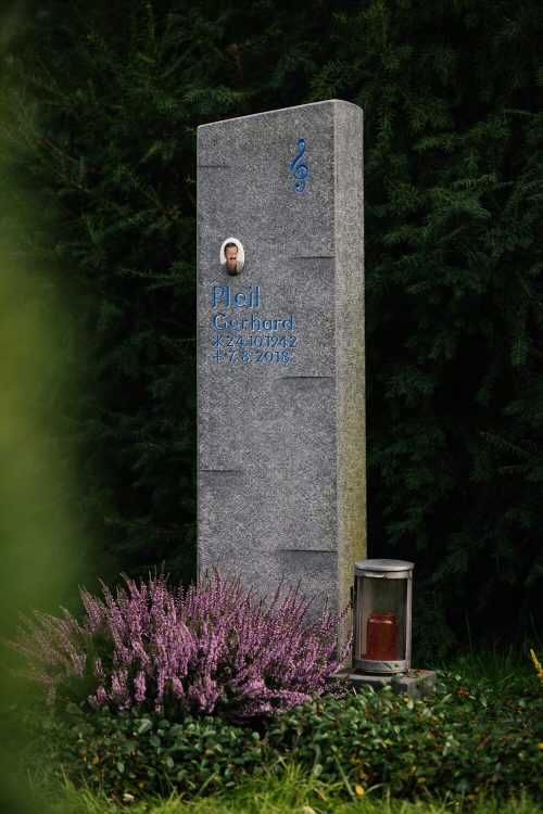 stelen-grabstein-besonders-musik-notenschluessel Stelen Grabstein besonders Musik Notenschlüssel